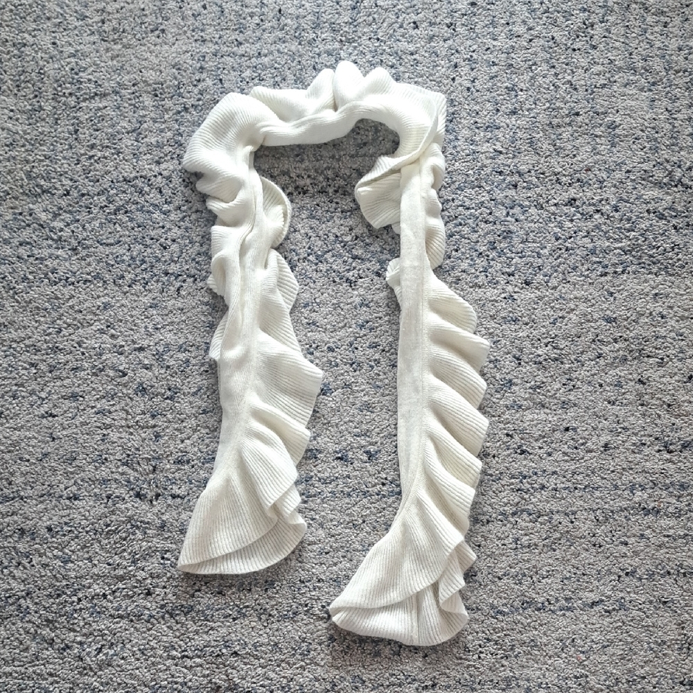 Source Unknown White Ruffled Scarf
